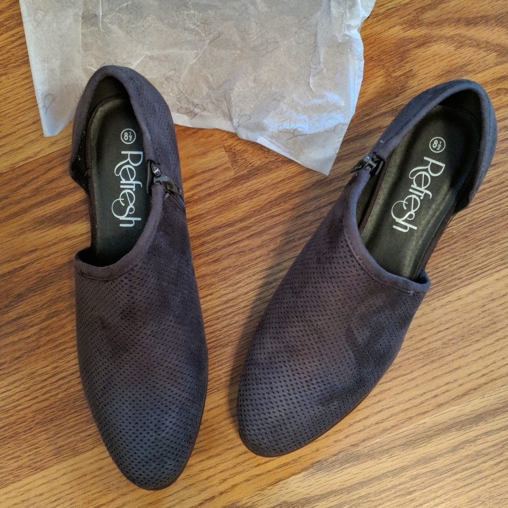 Refresh booties 8.5 new in box